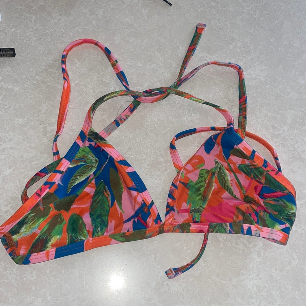 Jolyn patterned triangle top